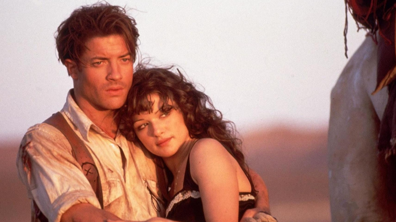 Brendan Fraser e Rachel Weisz retornam aos papéis de Rick O'Connell e Evelyn Carnahan. John Hannah também reprisa o papel de Jonathan Carnahan, irmão de Evelyn, enquanto Kevin J. O'Connor volta como Beni Gabor. O elenco ainda conta com Numan Acar e Michael Johnston, conhecido por seu trabalho no filme de terror 