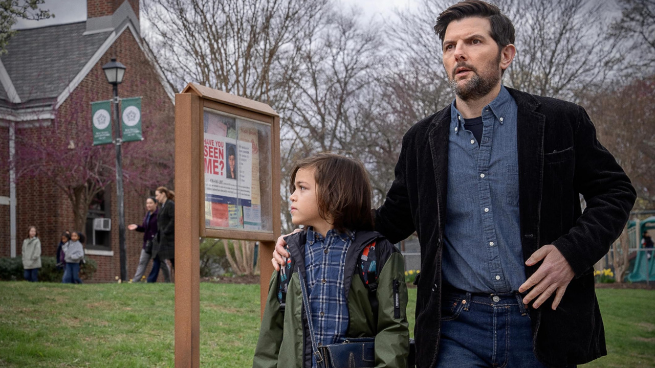 Na história, Tom Kennedy, vivido por Adam Scott, é um escritor de romances policiais que se muda com o filho de oito anos, Jake, para uma pequena cidade após a morte da esposa. A ideia é recomeçar em um lugar tranquilo, embora a cidade tenha sido, no passado, palco dos crimes de um sequestrador e assassino de crianças conhecido como 