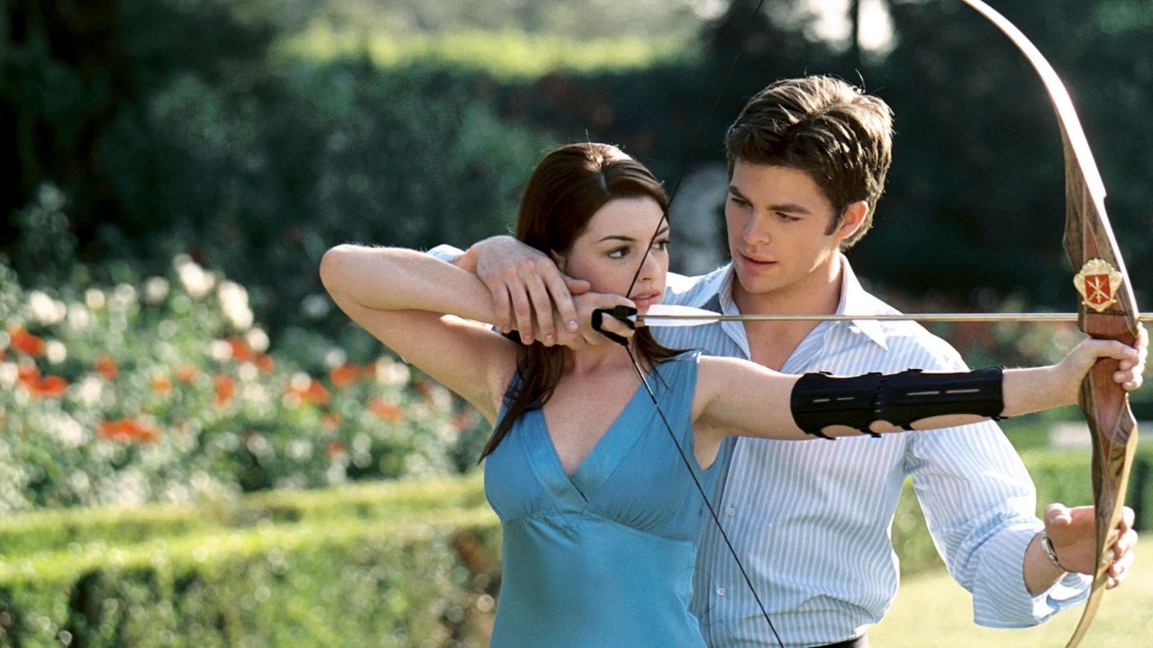 O segundo filme da franquia, “O Diário da Princesa 2: Casamento Real”, chegou aos cinemas três anos após o primeiro longa. Na trama, Mia completa 21 anos e descobre que precisa se casar em até 30 dias para assumir o trono de Genovia. Enquanto enfrenta disputas políticas, ela também vive um romance tenso com o lorde Nicholas Devereaux, interpretado por Chris Pine. 
