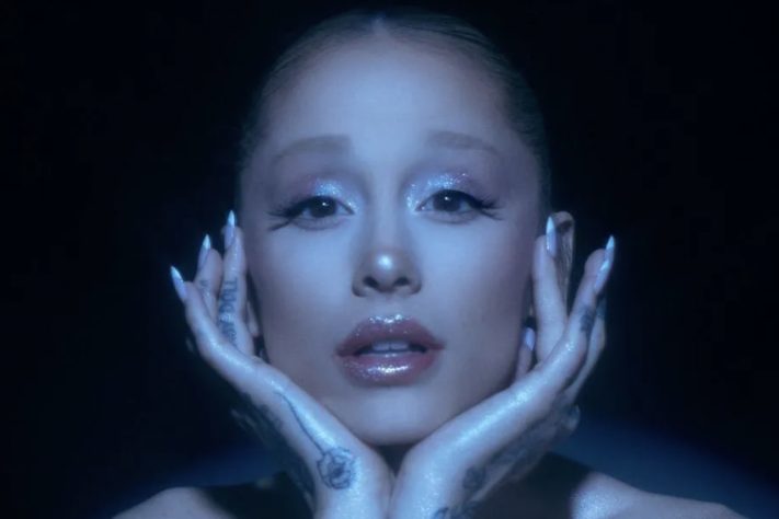 Ariana Grande – Instagram/R.E.M Beauty