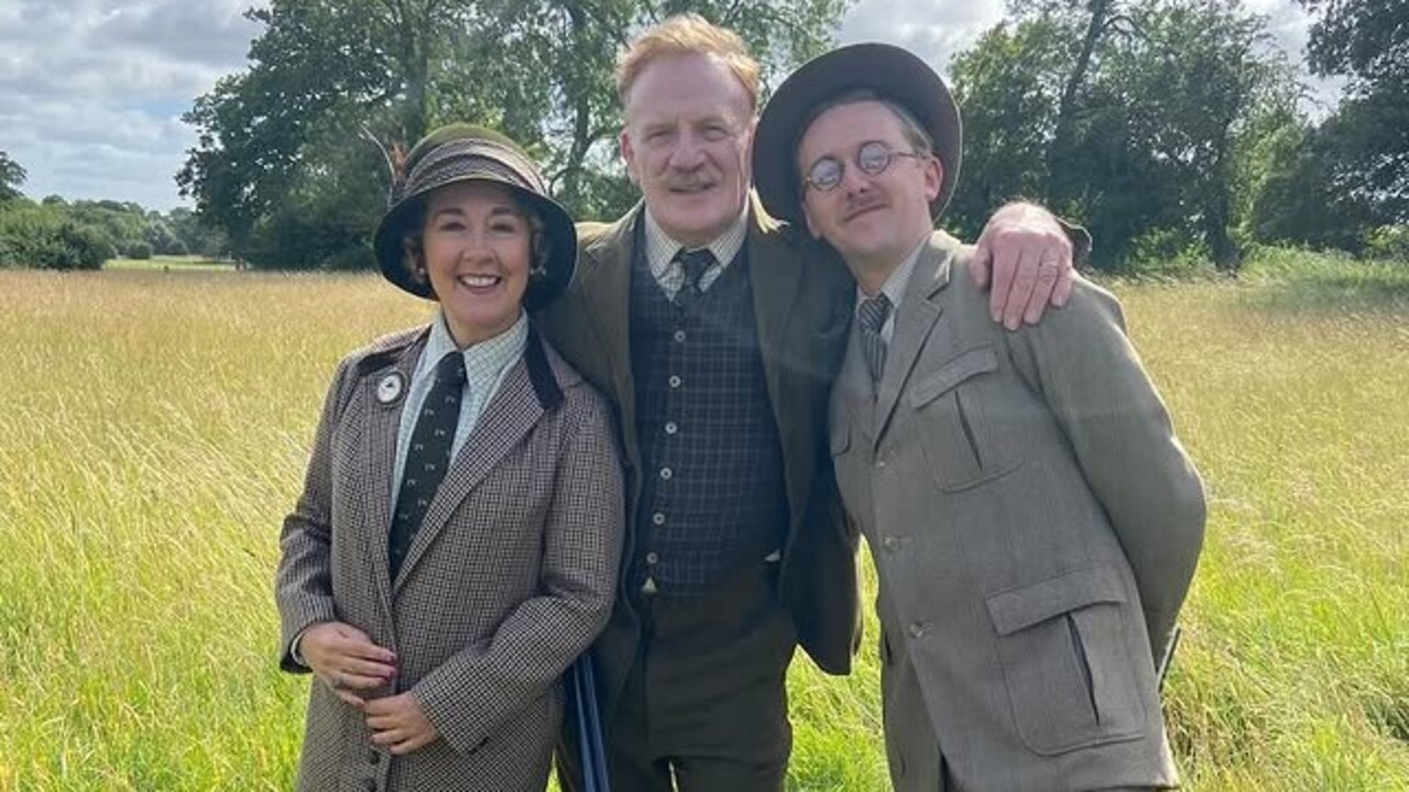 A trama da minissérie terá como base três das primeiras histórias escritas por Christie sobre Poirot. A narrativa apresentará alguns dos personagens que se tornarão amigos do detetive no futuro. Também haverá um inimigo que voltará a cruzar seu caminho em investigações posteriores. 
