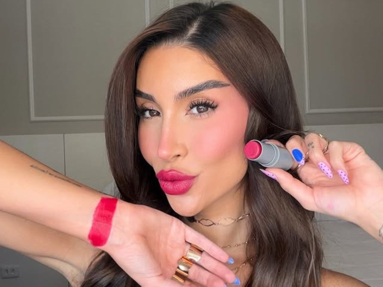 Bianca Andrade nasceu em 15 de outubro de 1994, no Rio de Janeiro, e foi criada na comunidade da Maré. Aos 16 anos, começou a divulgar nas redes sociais dicas de produtos de beleza mais baratos, o que deu origem ao apelido 