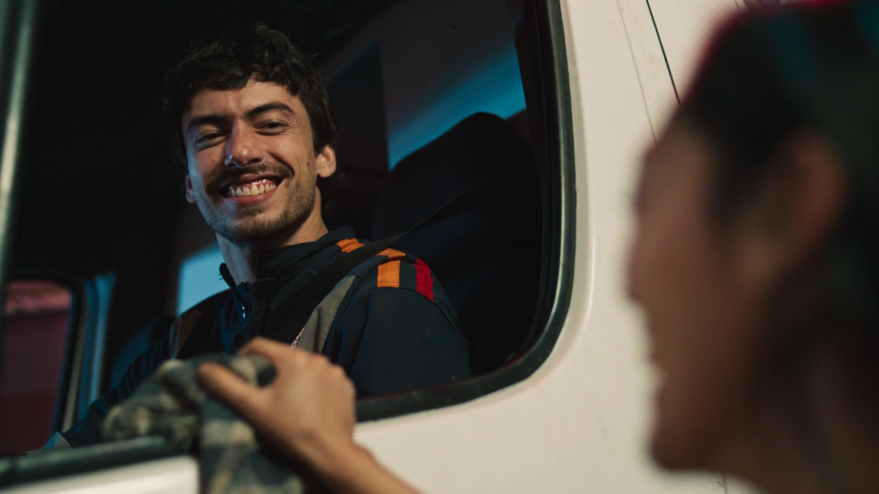 “Eu estava me sentindo um socorrista de verdade. Quando a gente saía de ambulância, eu me senti um deles, como se estivesse vivendo o dia a dia daquelas pessoas. [...] A gente veste aquele macacão e se sente super-herói. Só que são super-heróis humanos, cheios de camadas, de questões. O Vandam me trouxe essa possibilidade, eu realmente me sentia fazendo uma série de herói”, comentou em entrevista ao NaTelinha. 