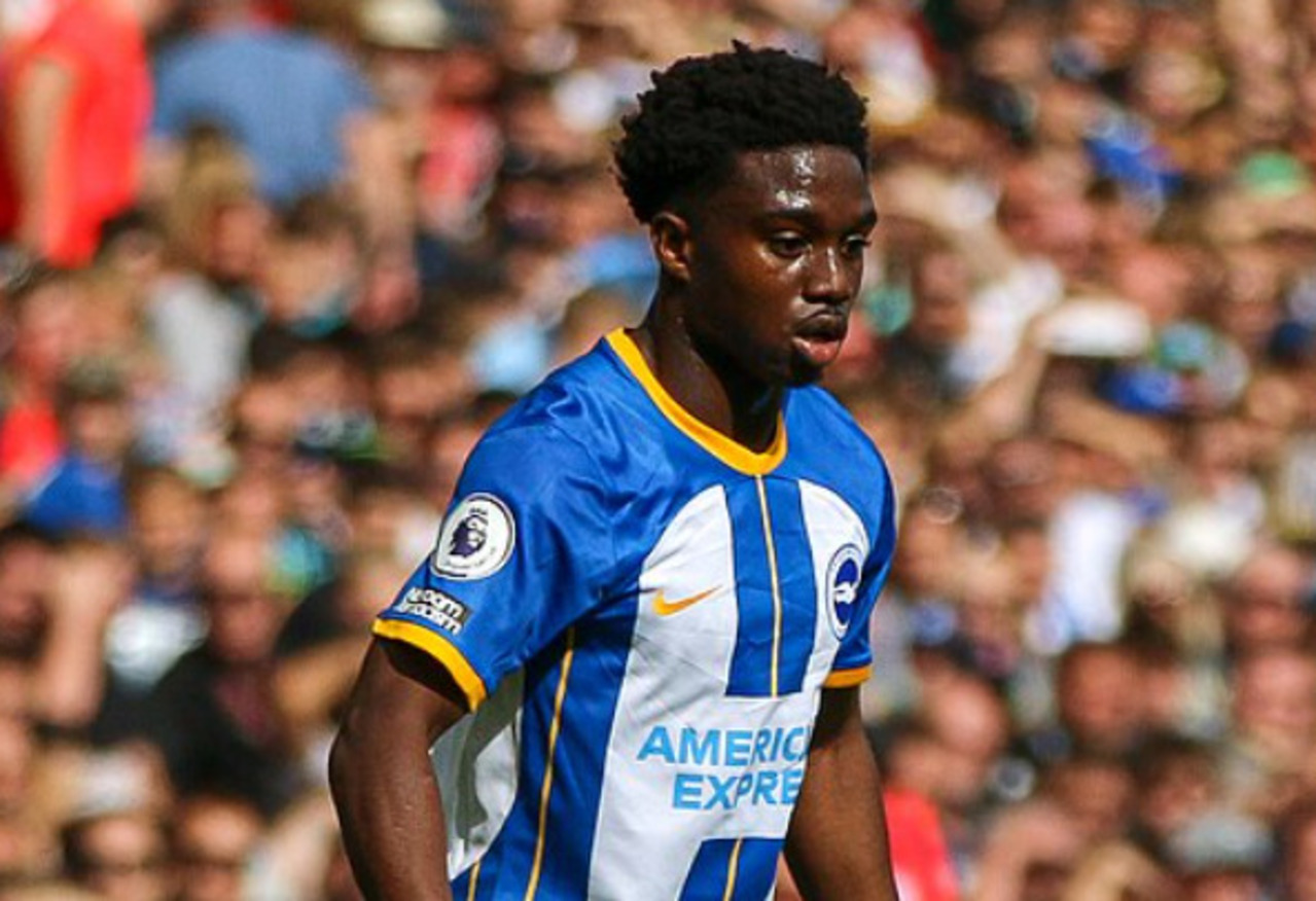 Tariq, também grafado Tarek, significa originalmente “aquele que bate à porta durante a noite”. Um famoso com o nome é o jogador ganês Tariq Lamptey, nascido na Inglaterra e com passagem pelo futebol inglês.