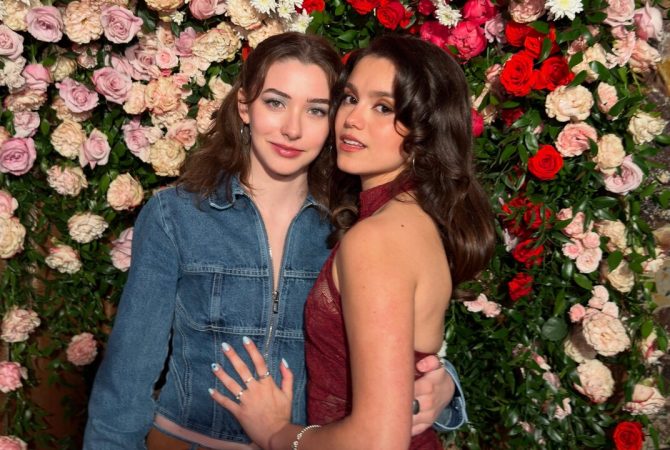 Elisa Annenberg-Paglia publica foto com namorada e recebe comentários de Sandra Annenberg e Lucas Jagger