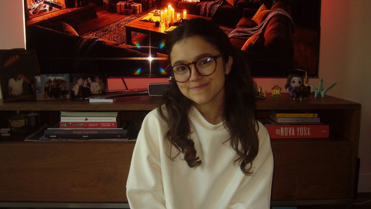 Além do trabalho artístico, Elisa também trabalha como criadora de conteúdo para as redes sociais. No Instagram, tem cerca de 161 mil seguidores e publica imagens de sua rotina profissional e pessoal. A jovem, no entanto, mantém uma exposição mais reservada quando o assunto envolve sua vida familiar. 
