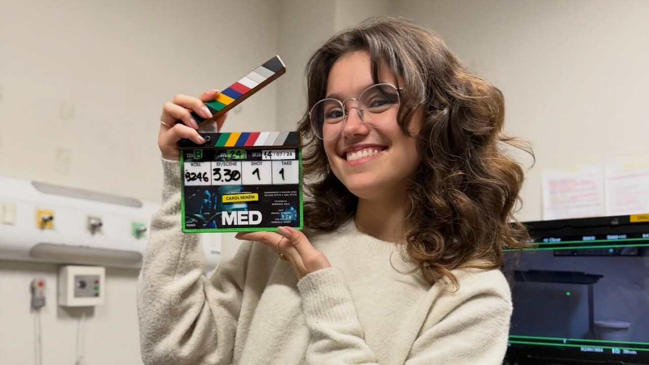 Elisa se formou em Artes Cênicas pela Tisch School of the Arts, da Universidade de Nova York, em maio de 2025. O curso teve habilitação em Produção, área que complementa sua experiência no setor artístico. Após a graduação, ela decidiu permanecer nos Estados Unidos e estabelecer sua vida profissional no país. 
