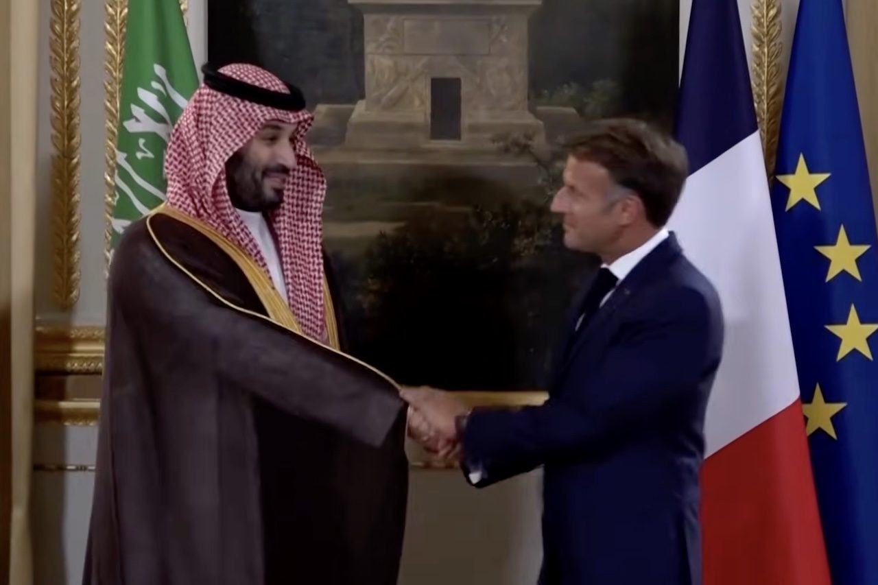O inesperado é que um dos projetos será dedicado ao universo de 'Dragon Ball'. A iniciativa tem previsão de gerar aproximadamente 22 mil empregos diretos e foi apresentada durante a visita do príncipe herdeiro saudita Mohammed bin Salman a Paris, onde ele se reuniu com o presidente Emmanuel Macron.  -  (crédito: Reproduc?a?o/YouTube DRM News)