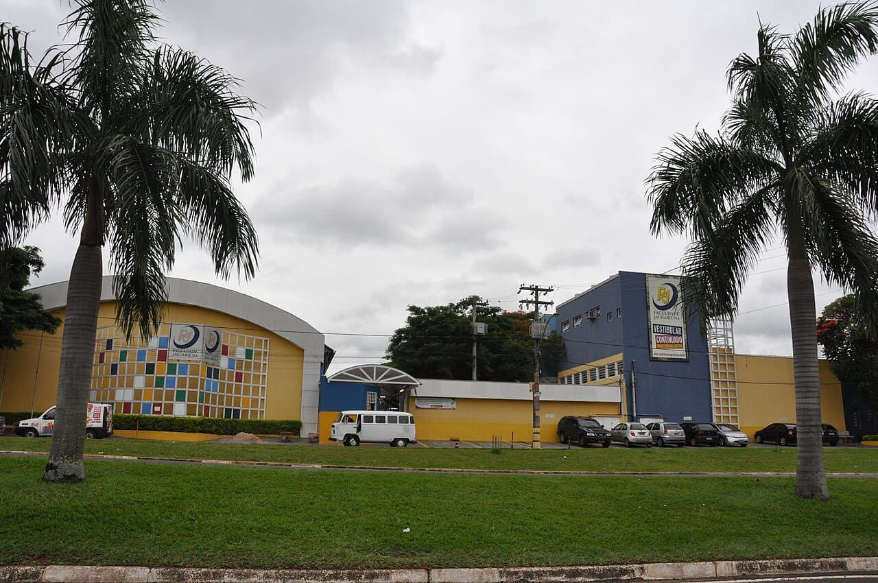 Localizada na Região Metropolitana de Campinas, Jaguariúna também se destaca pelas iniciativas de preservação ambiental. Projetos de recuperação de mananciais, gestão sustentável e certificações como o Programa Município VerdeAzul reforçam a qualidade de vida e o compromisso do município com o desenvolvimento sustentável.