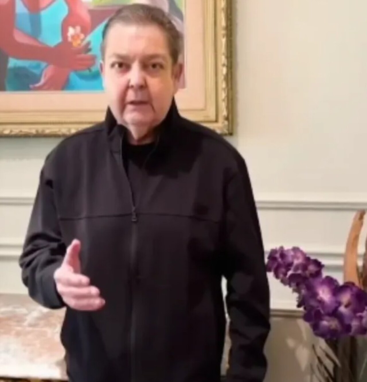 No dia 9 de agosto, Faustão fez uma rara aparição na televisão para homenagear o filho, João Silva, de 22, pelo primeiro aniversário do “Programa do João”, no SBT. A participação aconteceu por meio de um vídeo gravado que foi exibido no encerramento do programa. Na mensagem, o apresentador parabenizou o filho pela marca alcançada. “Um ano do programa do João, esse garoto de que eu tenho tanto orgulho, tanta admiração, e que faz no estilo dele, sendo fiel às origens”, declarou o apresentador.

