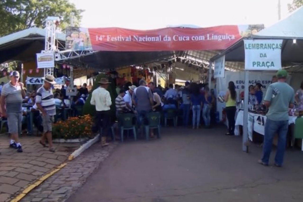 Victor Graeff ficou conhecida como a Terra da Cuca com Linguiça, união entre uma receita doce de origem alemã e a tradicional linguiça colonial. A combinação ganhou um festival próprio, realizado anualmente, com diferentes sabores de cuca acompanhados por produtos artesanais da região.