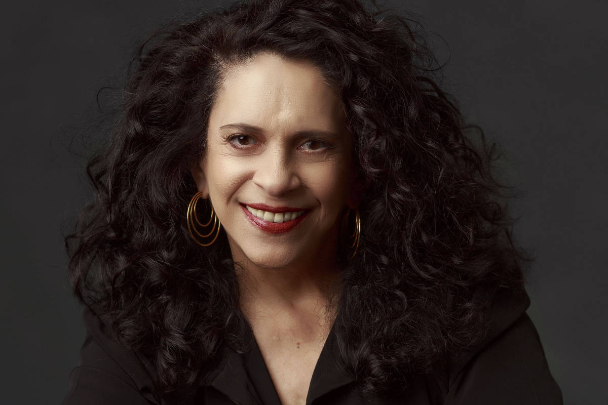 Gal Costa morreu em São Paulo, em 9 de novembro de 2022, aos 77 anos, vítima de um infarto agudo no miocárdio. Ao longo de quase seis décadas de carreira, construiu uma obra marcada pela diversidade de repertório, pela precisão vocal e disposição para experimentar novas sonoridades. Sua trajetória deixou registros em diferentes fases da MPB e consolidou seu nome entre as principais intérpretes da música brasileira.
