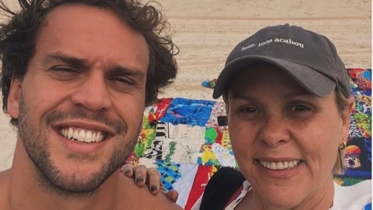 Theo Bial, filho de Giulia Gam com o jornalista Pedro Bial, teve papel importante na transformação do sítio. Em 2020, durante a pandemia de Covid-19, ele decidiu reformar a residência principal para criar um refúgio para a mãe. Após a conclusão da obra, Giulia deixou o Rio de Janeiro e passou a morar no local. 
