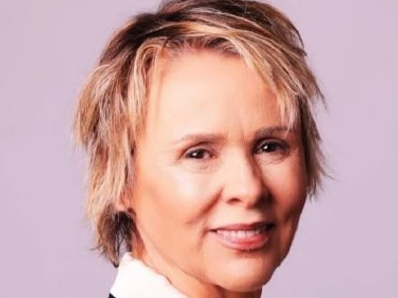 Nascida em Perugia, na Itália, em 28 de dezembro de 1966, Giulia Gam veio para o Brasil ainda criança e iniciou a carreira como atriz no teatro, em 1984, sob direção de Antunes Filho, na montagem de 