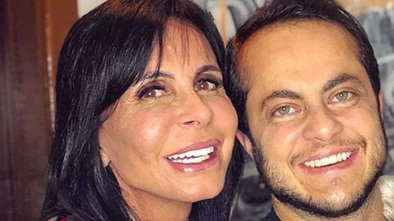 A vida pessoal de Gretchen sempre esteve entre os assuntos mais comentados da imprensa, principalmente por causa de seus casamentos e divórcios. Atualmente, a cantora é casada com o saxofonista Esdras de Souza. Mãe de sete filhos, entre biológicos e adotivos, ela também ganhou destaque pelo apoio público ao filho Thammy Miranda durante a transição de gênero dele.
