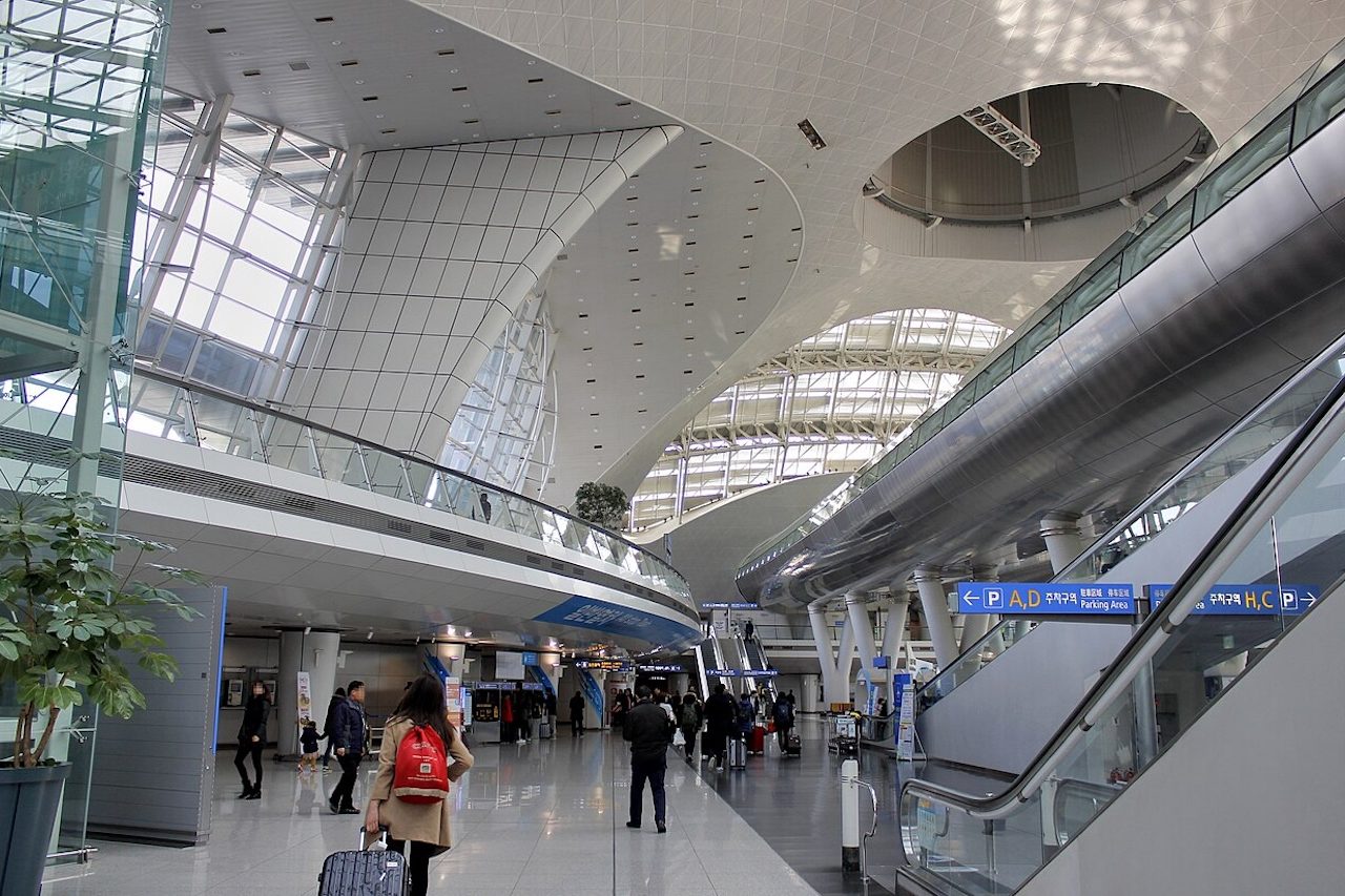 O Aeroporto Internacional de Incheon, que fica na Coreia do Sul, assumiu pela primeira vez a liderança mundial em termos de quantidade de passageiros internacionais, somando 38,4 milhões de viajantes no primeiro semestre de 2026, de acordo com dados divulgados pelo Airports Council International (ACI).  -  (crédito: Wikimedia Commons/Minseong Kim)