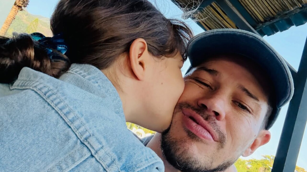 José Loreto aproveitou o Dia dos Pais para compartilhar uma série de fotos ao lado da filha, Bella, fruto de seu relacionamento com a atriz Débora Nascimento. Nascida em 2018, a menina apareceu em diferentes momentos ao lado do pai. Na legenda, o ator falou sobre a relação entre os dois e afirmou que ser pai é sua “maior vocação”. 
 -  (crédito: Reprodução / Instagram)