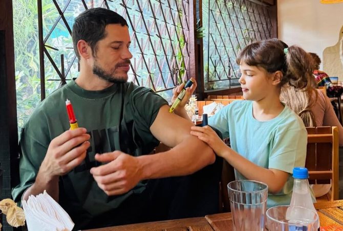 José Loreto compartilha fotos com a filha e fala sobre paternidade