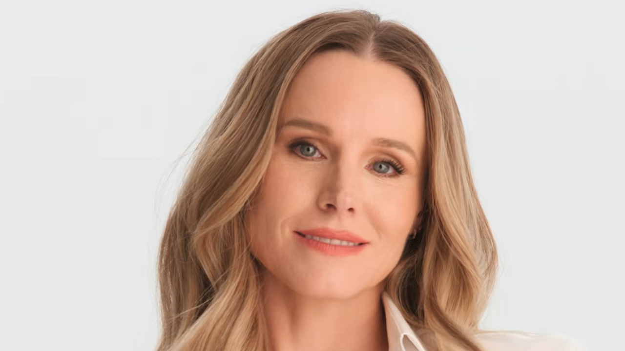 Bell estará à frente da comunicação das linhas de skincare, cuidados e coloração para cabelos e maquiagem da L'Oréal Paris. Sua primeira aparição pela marca será na campanha do 
