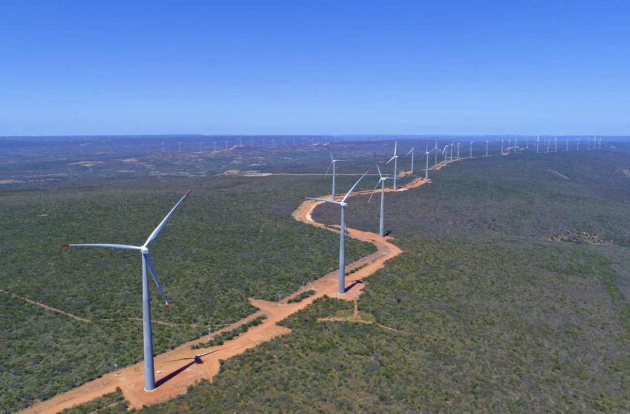 Antes visto apenas como uma região marcada pelo clima seco, o sertão do Piauí tornou-se um dos principais símbolos da transição energética brasileira. É ali que está o complexo eólico Lagoa dos Ventos, empreendimento da Enel reconhecido como o maior parque de energia dos ventos em operação no Brasil e na América Latina. -  (crédito: Divulgação)