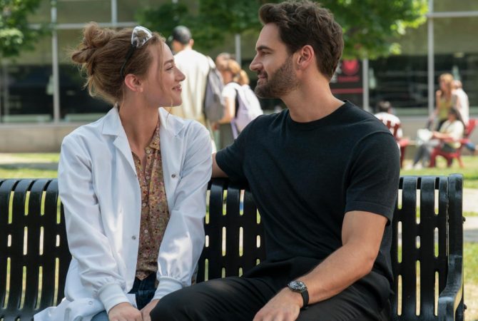 Trailer de “Hipótese do Amor”, adaptação do livro de Ali Hazelwood, é divulgado