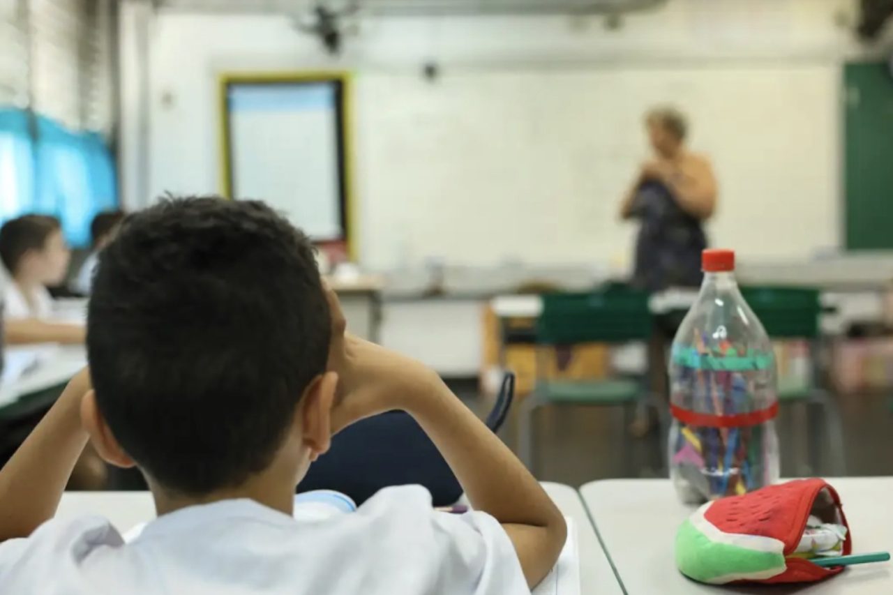 As escolas brasileiras terão de mudar a forma como oferecem aulas de artes nos próximos anos. Isso porque o ministro da Educação, Leonardo Barchini, homologou, no dia 17 de agosto, novas diretrizes que passam a tratar artes visuais, dança, música e teatro como áreas específicas de ensino. -  (crédito: Tomaz Silva/Agência Brasil
)