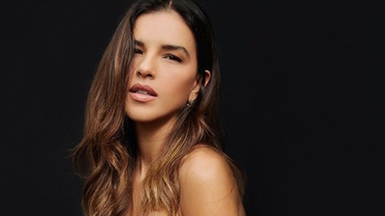 Mariana Rios Botelho, que nasceu em 4 de julho de 1985, em Araxá, Minas Gerais, estreou como atriz na televisão em 2007, no papel de Yasmin, na 15ª temporada da novela 