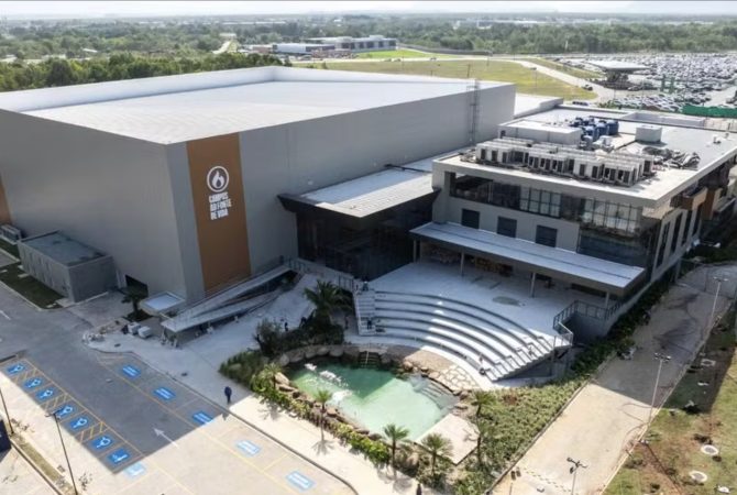 Templo gigante da Assembleia de Deus inaugurado no ES tem ‘som de Rock in Rio’, lago artificial e café exclusivo