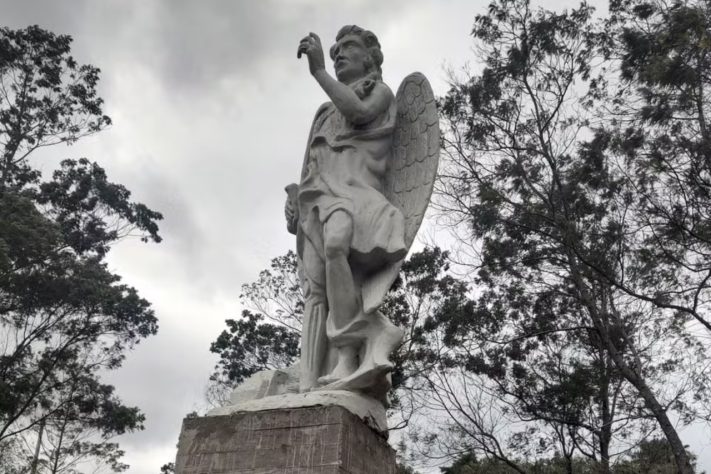 Estátua de Lúcifer em Porto Alegre, Rio Grande do Sul – Divulgação/Mestre Lukas de Bará da Rua