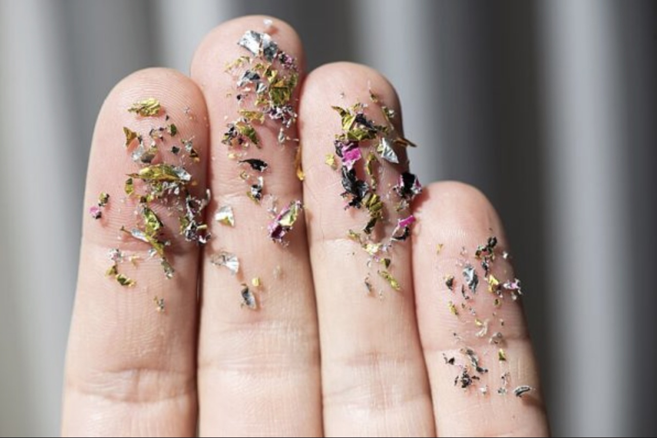 Considerados partículas com menos de cinco milímetros, os microplásticos já foram identificados em diferentes ambientes, animais, alimentos e até no organismo humano. O grande diferencial do Eco Purge está em sua dupla atuação após o descarte.  -  (crédito: Lukasz Kobus/Wikimedia Commons)