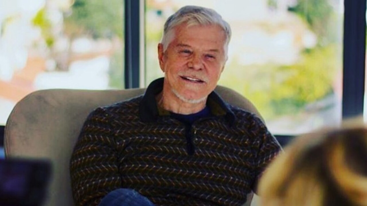 Falabella revelou também que foi internado recentemente com pneumonia. O período no hospital fez o ator refletir sobre a própria morte. Ele contou que sentiu uma grande sensação de paz ao acordar durante a internação, mas afirmou que ainda não estava preparado para morrer porque queria se despedir de pessoas importantes. 
