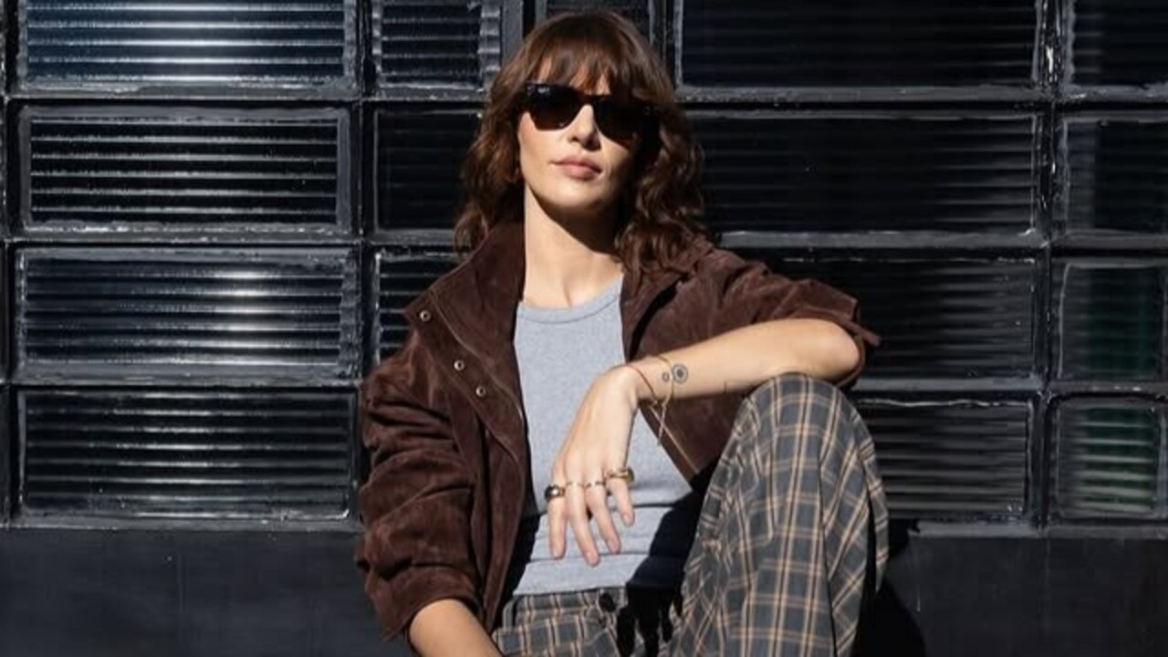 Mônica Benini nasceu em Garibaldi, Rio Grande do Sul, e é designer de joias, modelo, artista plástica e influenciadora digital. Ela começou a carreira como modelo em Bento Gonçalves. Também trabalhou nas passarelas fora do país e criou sua própria linha de roupas e joias. 
