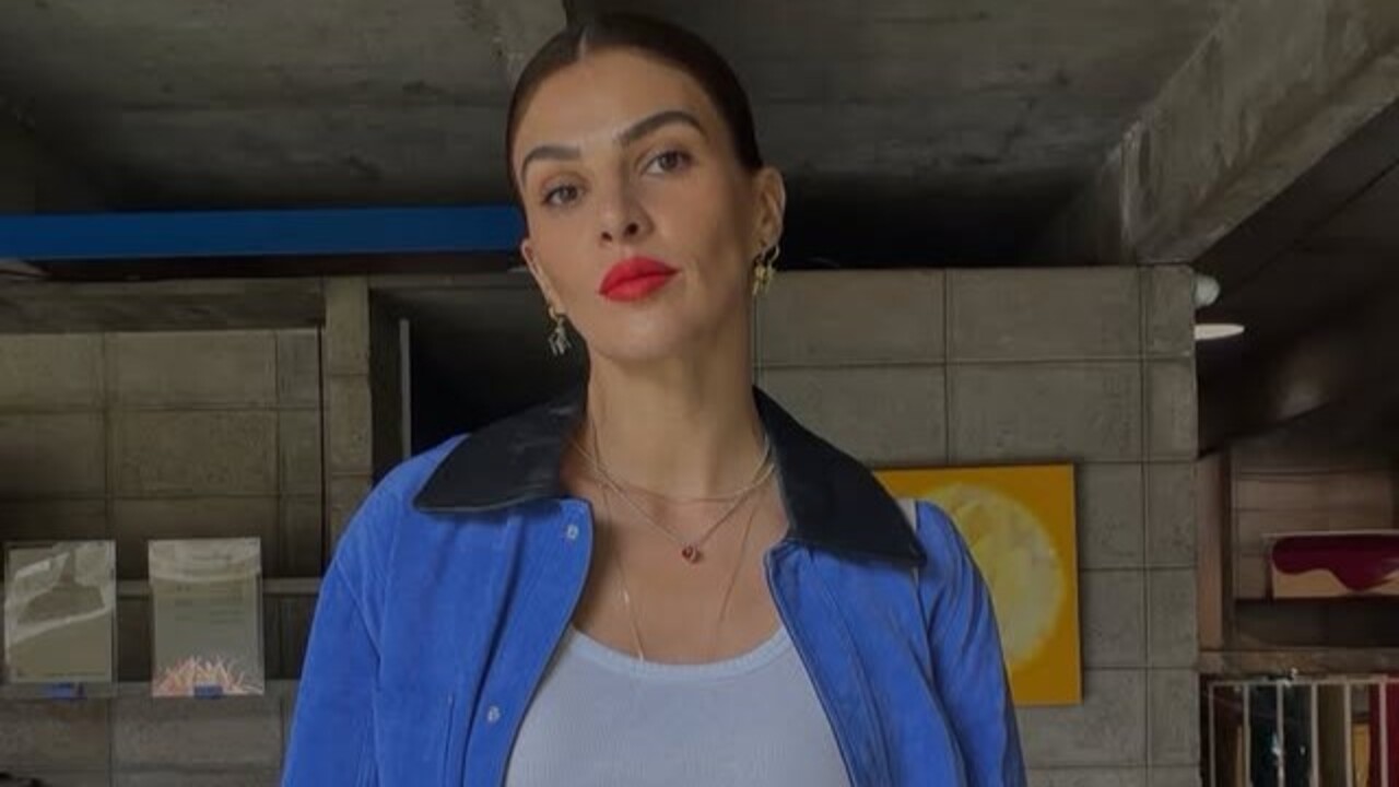 Em um relato nas redes sociais, a influenciadora explicou que começou a apresentar sintomas que causavam bastante desconforto, entre eles um intenso inchaço abdominal. Segundo Mônica, o problema fazia com que sua barriga parecesse a de uma gestante de seis meses. 
