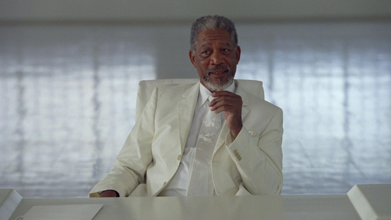 Morgan Freeman nasceu em Memphis, Tennessee, em 1º de junho de 1937. Antes da carreira artística, serviu na Força Aérea americana como mecânico de radar. Alguns personagens marcantes de sua carreira são  o detetive Somerset em 
