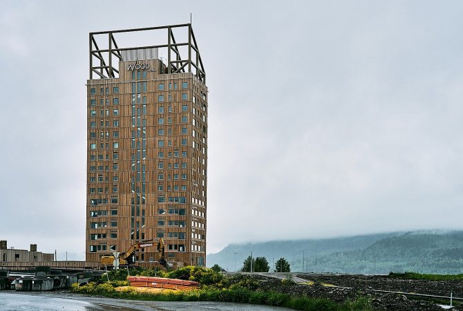 ‘Mjøstårnet’: torre de 18 andares na Noruega é um dos prédios de madeira mais altos do mundo e virou referência de engenharia
