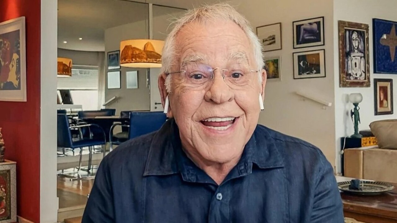 O jornalista, compositor e produtor musical Nelson Motta compartilhou curiosidades sobre Marisa Monte em entrevista ao programa “Sem Censura”, da TV Brasil. Ao comentar sobre sua relação profissional e pessoal com a cantora, ele destacou a autonomia que Marisa conquistou ao longo da carreira, com o domínio de diferentes áreas de sua atuação, além do repertório. 'Como poucos artistas no Brasil, ela tem controle absoluto sobre sua obra, sua carreira. Tudo é dela! Ela comprou tudo de volta das grav -  (crédito: Divulgação/Globo)