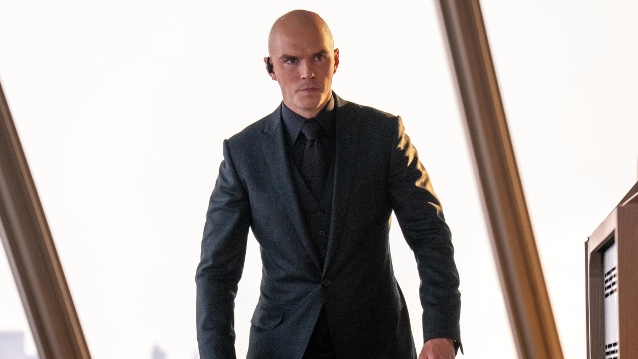 Hoult é conhecido por trabalhos em produções como 