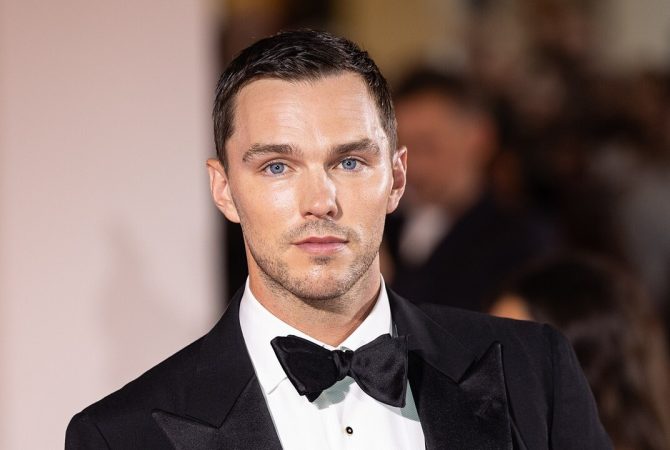Nicholas Hoult será Gilderoy Lockhart na 2ª temporada da série de “Harry Potter”