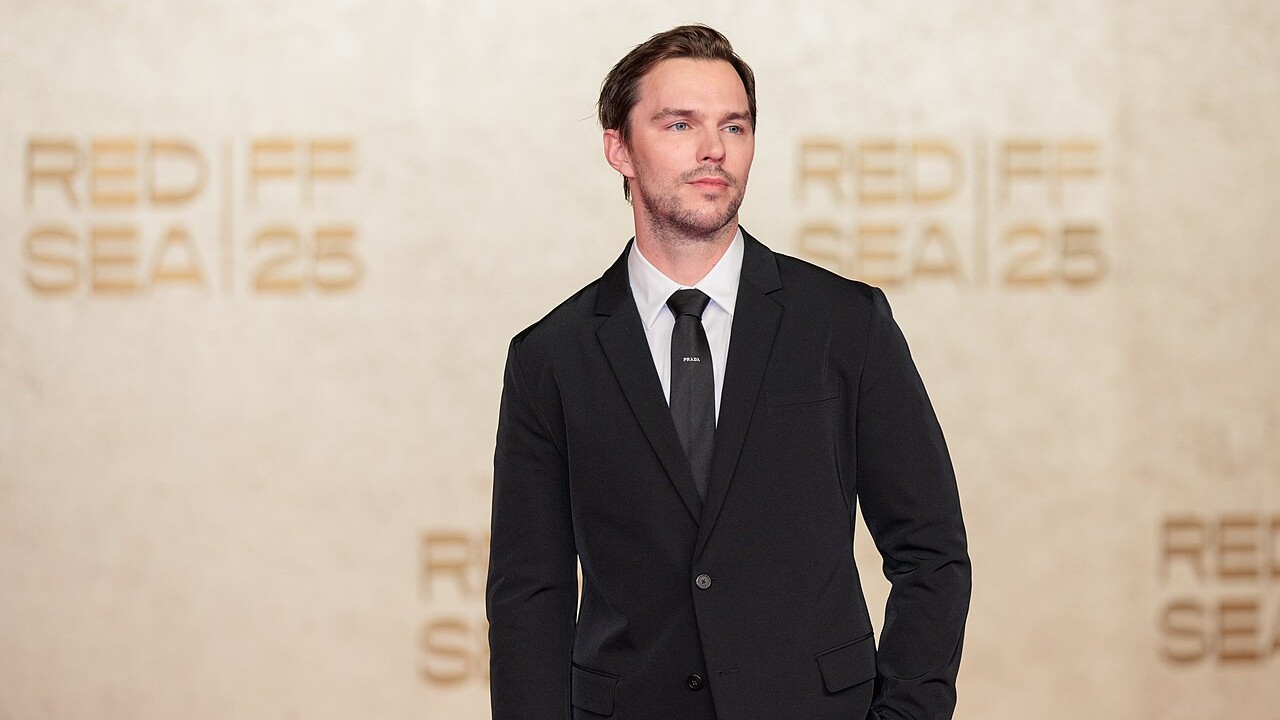 Nicholas Hoult foi escolhido para interpretar Gilderoy Lockhart na segunda temporada da série “Harry Potter”, produzida pela HBO. A informação foi divulgada pelo Deadline e depois confirmada pela própria HBO em uma publicação no Instagram oficial da produção. As gravações da nova temporada devem começar durante o outono no hemisfério norte. 
 -  (crédito: Wikimedia Commons / Segolene Liger)