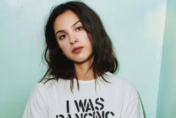 Olivia Rodrigo lança música inspirada em Serena Joy, de “O Conto da Aia”