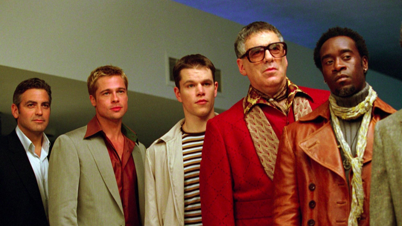 A franquia Onze Homens e um Segredo começou em 2001 com o remake dirigido por Steven Soderbergh e estrelado por George Clooney, Brad Pitt, Matt Damon e Julia Roberts. O longa foi baseado no filme homônimo de 1960, dirigido por Lewis Milestone e protagonizado pelo lendário grupo 