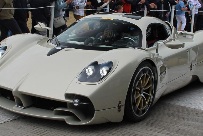 Do Pagani Utopia ao Bugatti Chiron: os carros mais caros presentes no Brasil