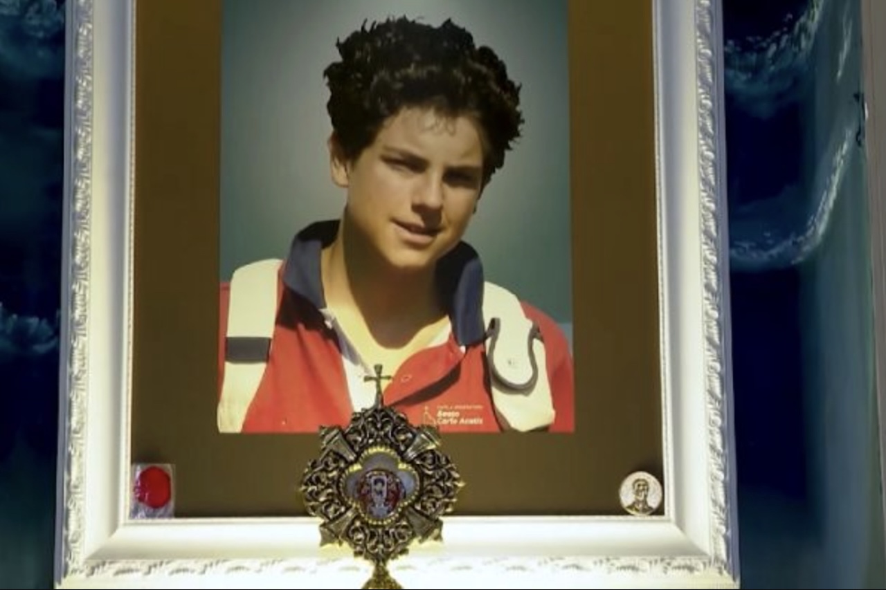 A ligação da paróquia com Carlo, porém, começou antes da canonização. Em 2025, integrantes da comunidade viajaram à Itália e, mesmo após o adiamento da cerimônia por causa da morte do papa Francisco, seguiram até Assis para visitar o túmulo do jovem.