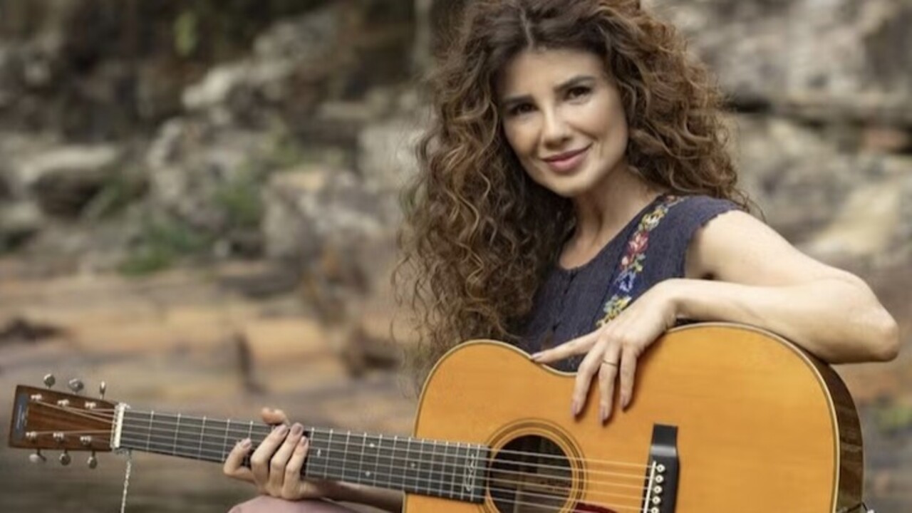 A fazenda funciona como ponto de encontro entre a cantora e seus familiares e, por ser mais isolada, garante um descanso à cantora da agenda de shows e da exposição pública. Além de garantir o contato constante com o ambiente rural, que remete diretamente à infância de Paula em Minas Gerais.
