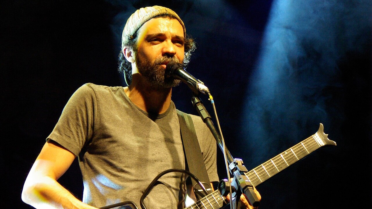 Em 1992, decidiu seguir carreira solo. Ao longo dos anos, Moska passeou por diversos gêneros musicais desde o rock do disco de estreia 