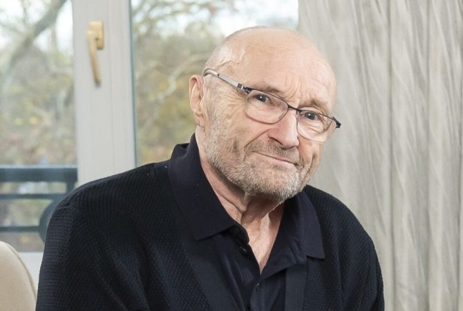 Phil Collins revela que quase morreu após complicações causadas pelo álcool