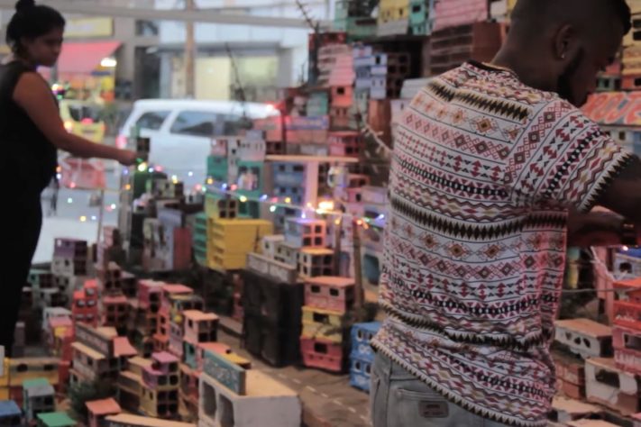 Projeto Morrinho, favela em miniatura criada por crianças do Rio de Janeiro virou obra de arte e foi parar até em exposição de Veneza – Reprodução/YouTube
