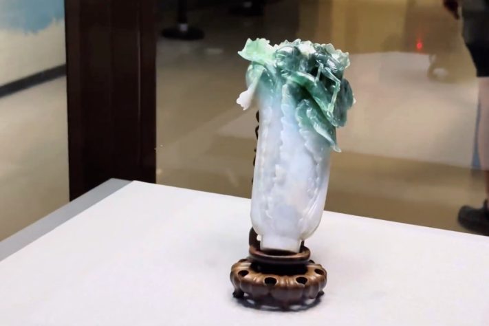 Repolho esculpido em jade de 18 centímetros atrai multidões e virou símbolo de museu em Taiwan – Reprodução/YouTube