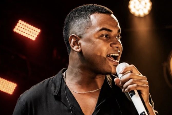 Cantor de arrocha Robert Astro tem as duas pernas amputadas após acidente causado por motorista bêbado no interior da Bahia