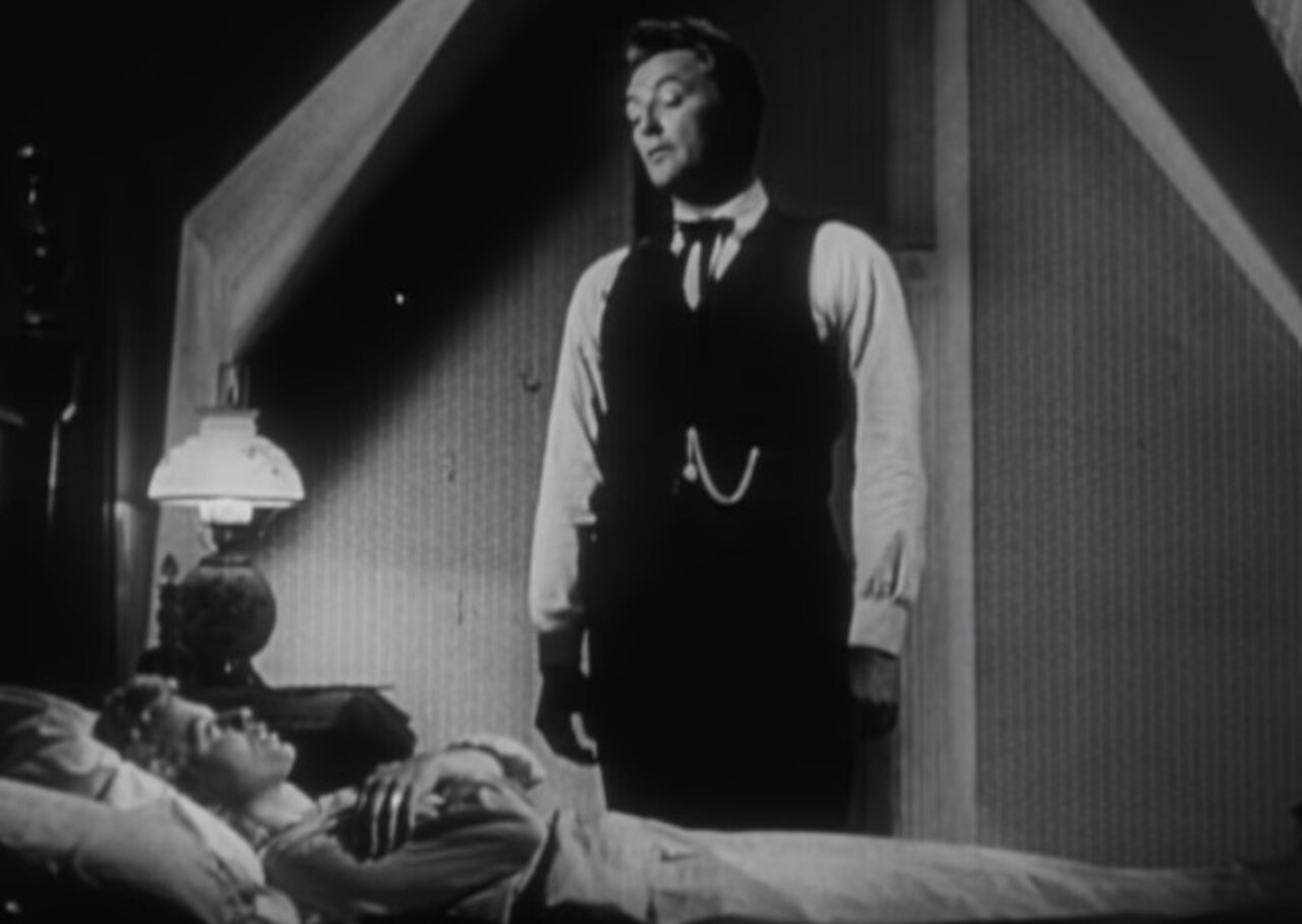 Outro marco de sua filmografia foi “O Mensageiro do Diabo” (1955), dirigido por Charles Laughton. No longa, Mitchum interpretou o falso pregador Harry Powell, um dos vilões mais memoráveis da história do cinema. A combinação entre aparência serena e comportamento ameaçador transformou o personagem em referência para diversas obras posteriores. Embora o filme tenha sido recebido com reservas em seu lançamento, hoje é amplamente considerado uma obra-prima.
